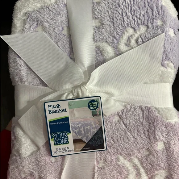 Your Zone Glow-in-the-Dark Plush Blanket - Lavender and White - Picture 1 of 5